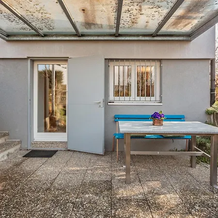 Zwei-zimmer-wohnung In Apartment